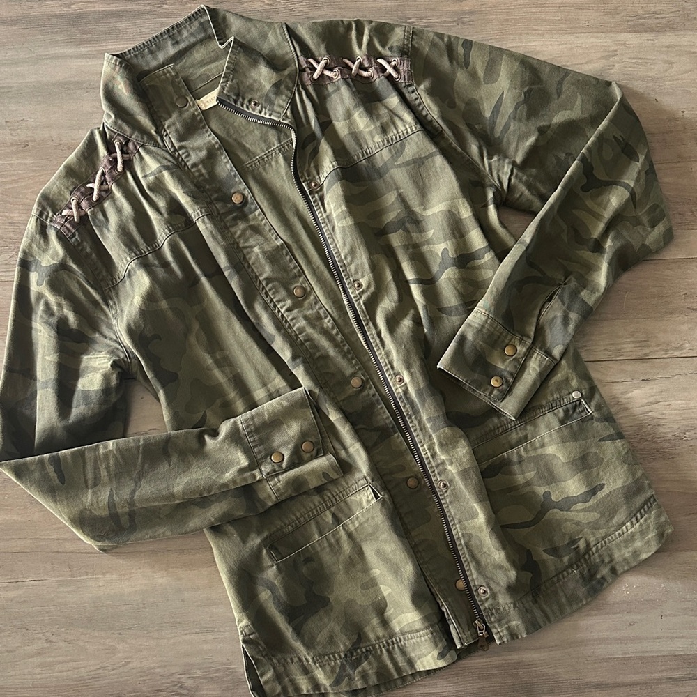 Women’s Gilded Intent Camouflage Jacket with Lace-Up Detail